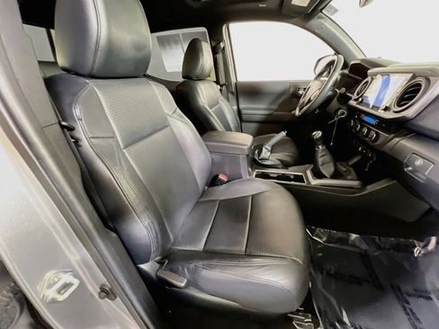Used 2022 Toyota Tacoma TRD Off-Road w/ TRD Premium Off Road Package AWD/4WD image 28
