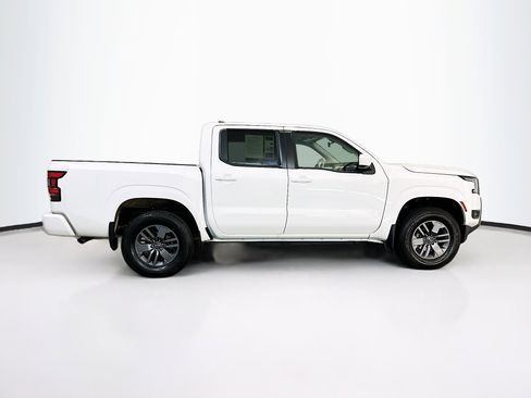 Used 2025 Nissan Frontier SV AWD/4WD image 10