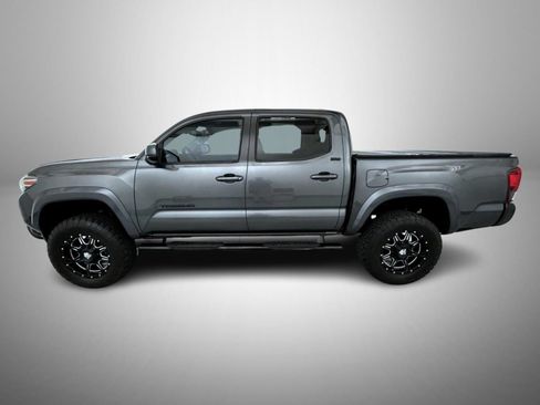 Used 2019 Toyota Tacoma SR5 w/ Four Season Floor Mat Package AWD/4WD image 8