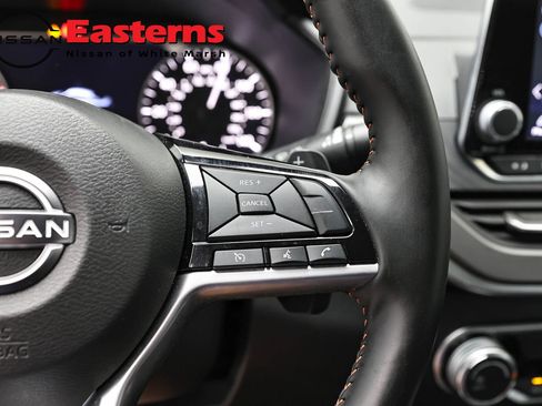 Used 2025 Nissan Altima 2.0 SR FWD image 16