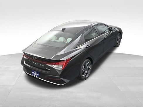 New 2026 Hyundai Elantra Limited image 30