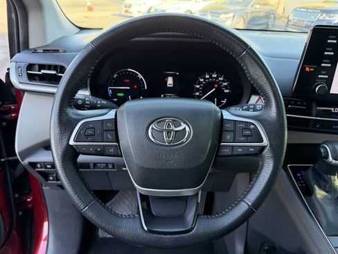 Used 2022 Toyota Sienna XLE FWD image 27