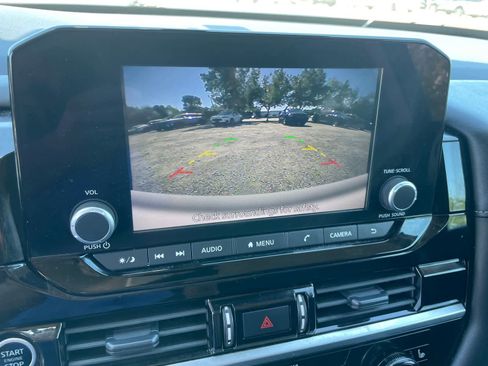 Used 2024 Nissan Pathfinder SV FWD image 17