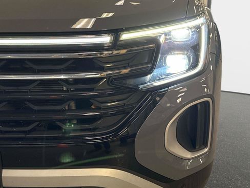 Certified 2025 Volkswagen Atlas Peak Edition SE image 10