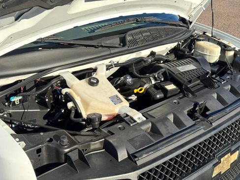 Used 2016 Chevrolet Express 2500 image 27