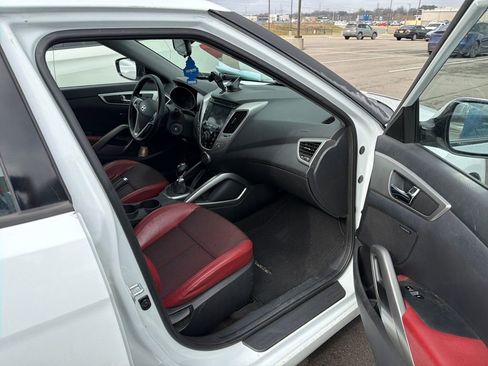 Used 2013 Hyundai Veloster w/ Style Pkg image 20