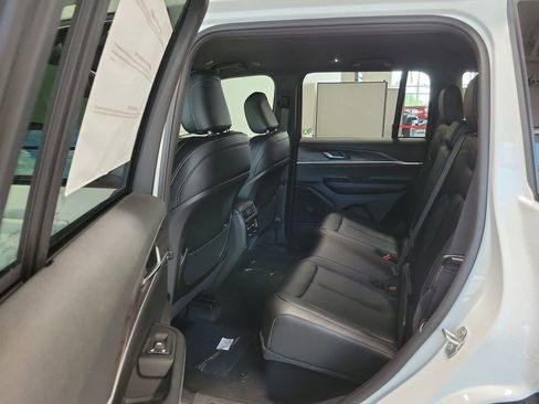 New 2025 Jeep Grand Cherokee Limited image 8