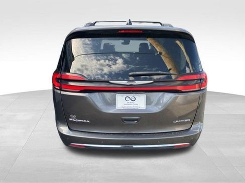 Used 2023 Chrysler Pacifica Limited FWD image 32