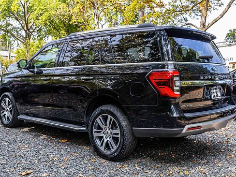 Used 2023 Ford Expedition Limited image 4