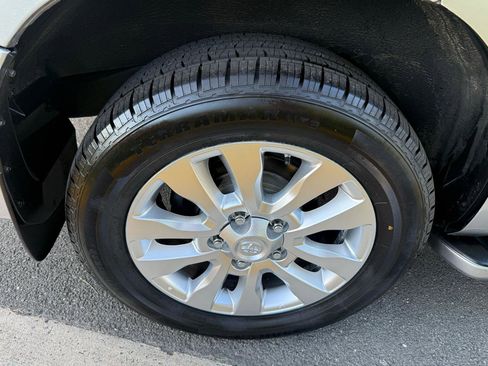 Used 2010 Toyota Sequoia Limited AWD/4WD image 58