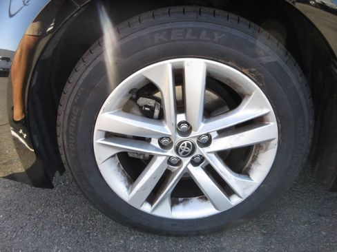 Used 2020 Toyota Corolla SE FWD image 5