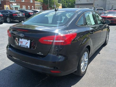 Used 2016 Ford Focus SE w/ SE Power Seat Package FWD image 5