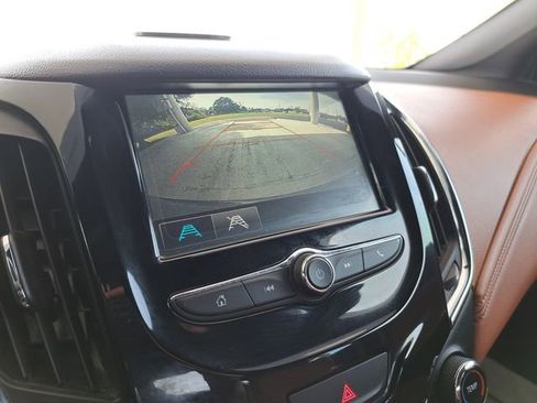 Used 2018 Chevrolet Cruze LT w/ Leather Package image 11