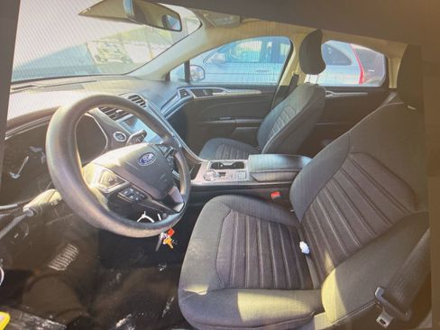 Used 2019 Ford Fusion SE image 6
