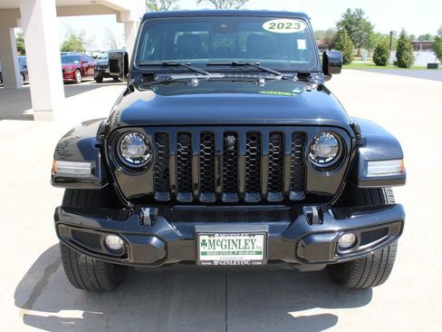 Used 2023 Jeep Gladiator Overland AWD/4WD image 3