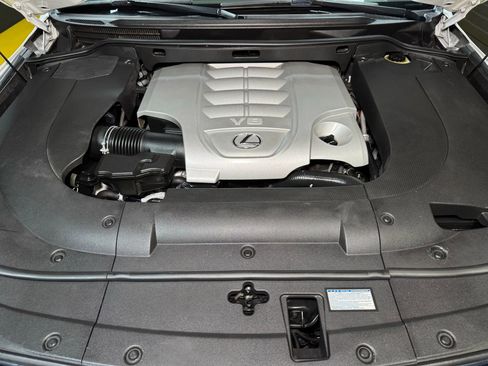 Used 2013 Lexus LX 570 4WD image 70