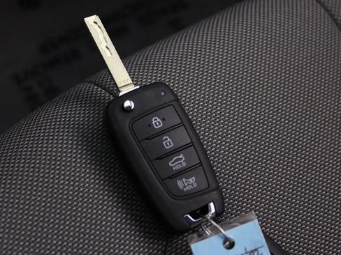 Certified 2024 Hyundai Elantra SE FWD image 30