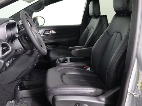 New 2026 Chrysler Pacifica Select image 15