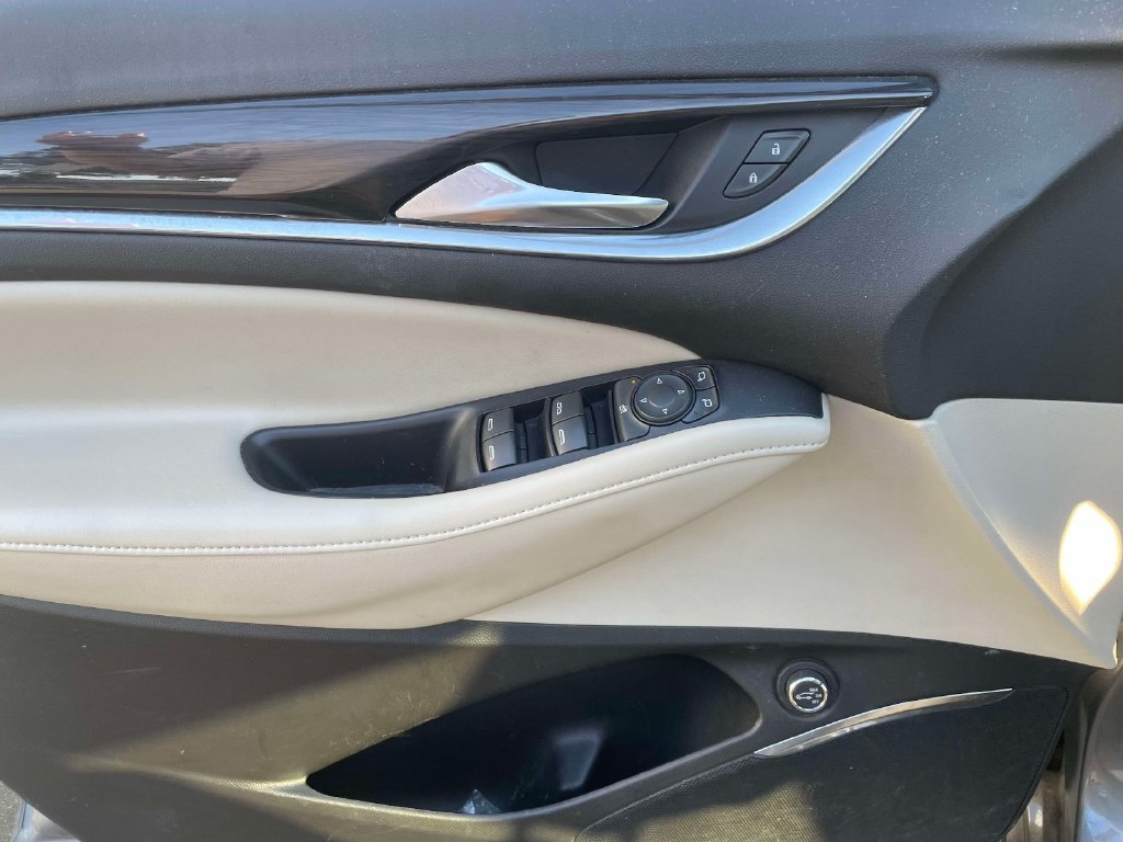 Used 2021 Buick Enclave Essence FWD image 19