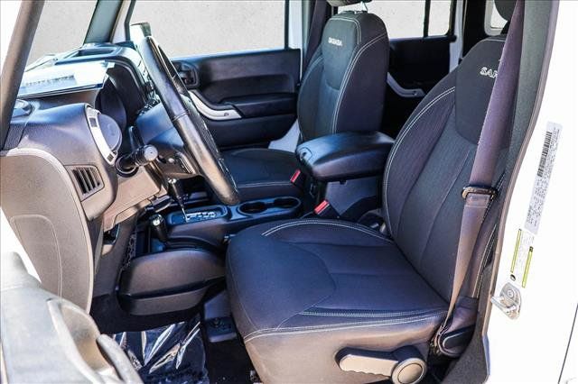 Used 2017 Jeep Wrangler Unlimited Sahara AWD/4WD image 11