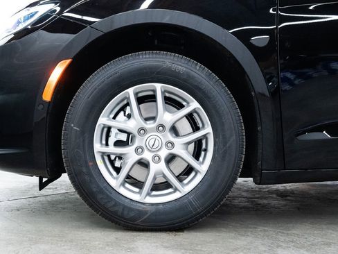 New 2026 Chrysler Pacifica Select image 7