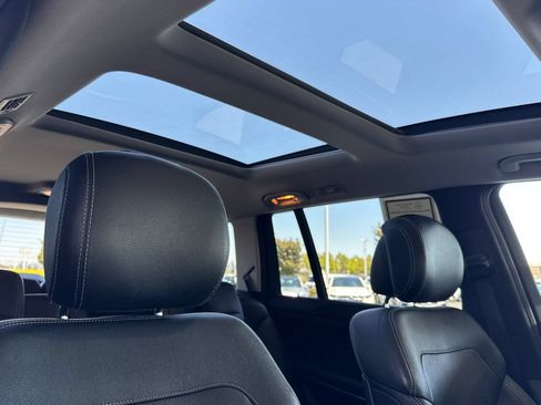 Used 2015 Mercedes-Benz GL 550 4MATIC image 22