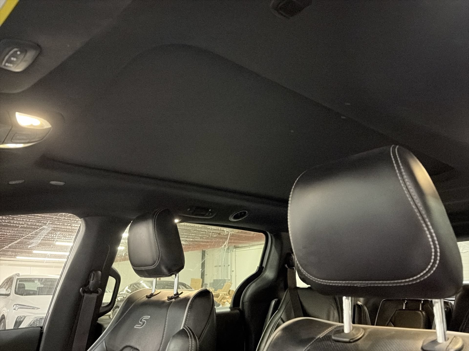 Used 2024 Chrysler Pacifica Premium FWD image 21