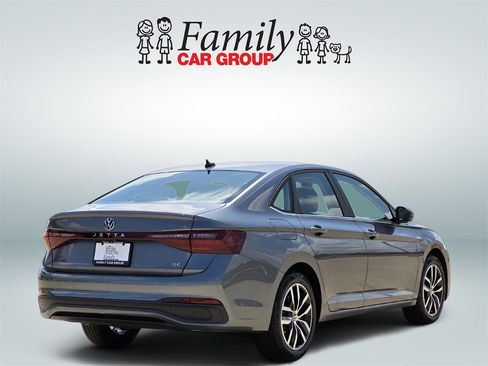 New 2025 Volkswagen Jetta SE image 4