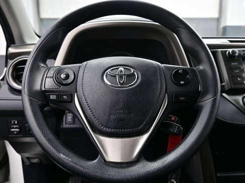 Used 2014 Toyota RAV4 LE image 21