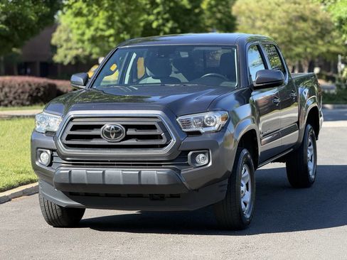 Used 2020 Toyota Tacoma SR5 RWD image 2