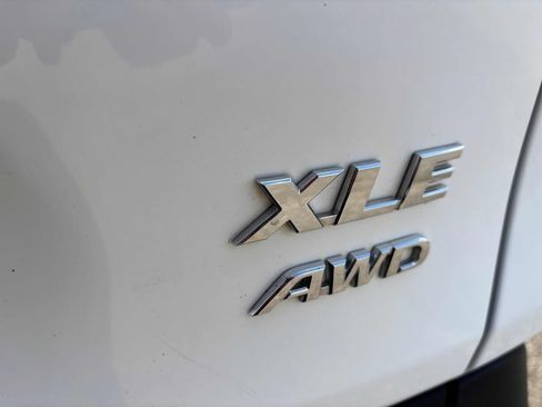 Used 2025 Toyota RAV4 XLE AWD/4WD image 23