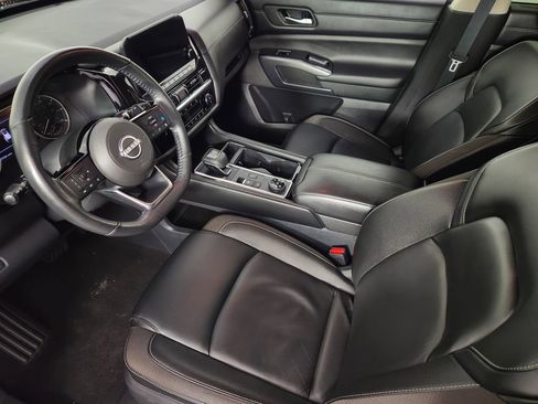Used 2023 Nissan Pathfinder SL AWD/4WD image 11