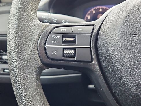 Certified 2023 Honda Accord EX image 22