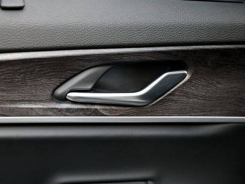 Used 2025 Jeep Grand Cherokee Limited w/ Luxury Tech Group II image 23