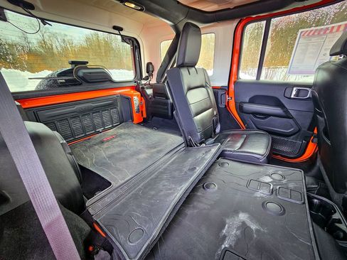 Used 2018 Jeep Wrangler Unlimited Sahara image 35