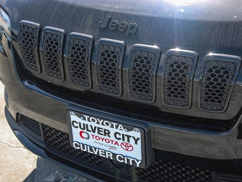 Used 2021 Jeep Cherokee Latitude Plus AWD/4WD image 9
