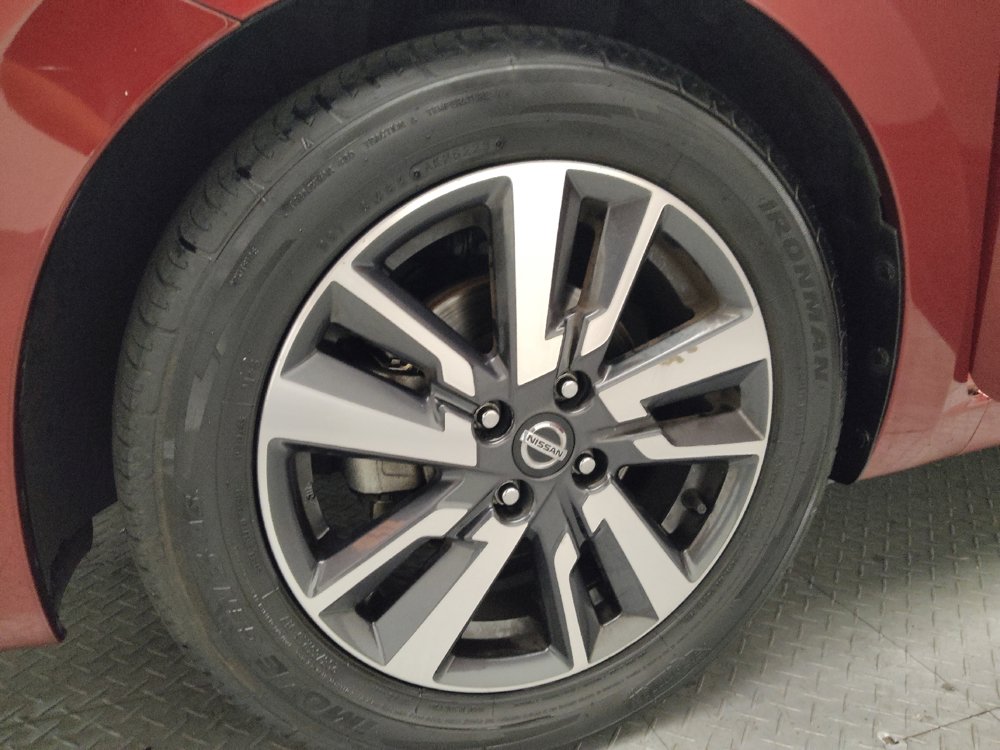 Used 2021 Nissan Versa SV FWD image 31