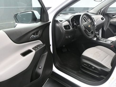 Used 2023 Chevrolet Equinox LT w/ Driver Convenience Package image 9