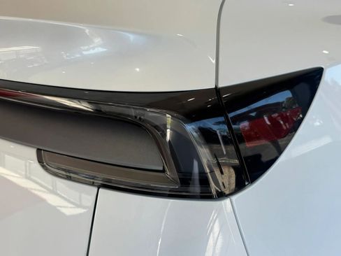 Used 2026 Tesla Model Y 2WD image 34