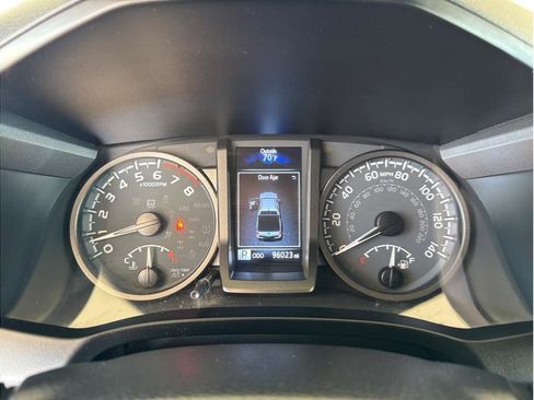 Used 2021 Toyota Tacoma TRD Off-Road w/ Technology Package AWD/4WD image 16
