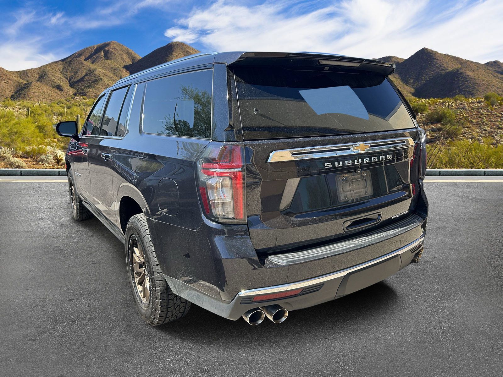 Used 2023 Chevrolet Suburban Premier AWD/4WD image 6