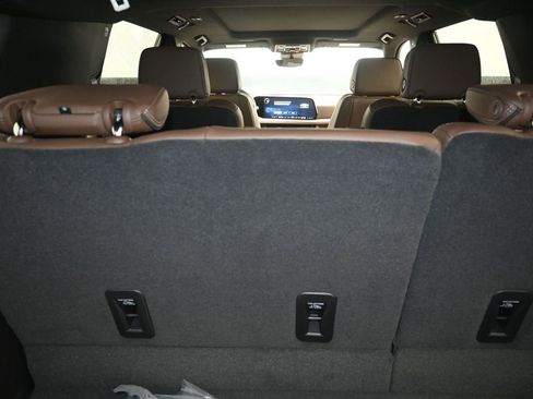 New 2026 Chevrolet Suburban High Country RWD image 18