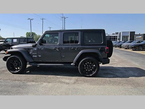 Used 2021 Jeep Wrangler Unlimited Sahara w/ Dual Top Group AWD/4WD image 28