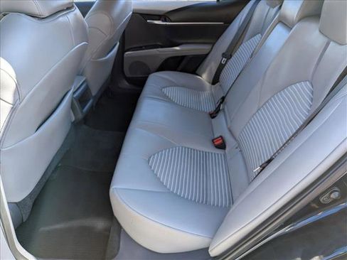 Used 2020 Toyota Camry SE image 18