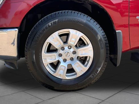 Used 2017 Nissan Titan SV RWD image 11