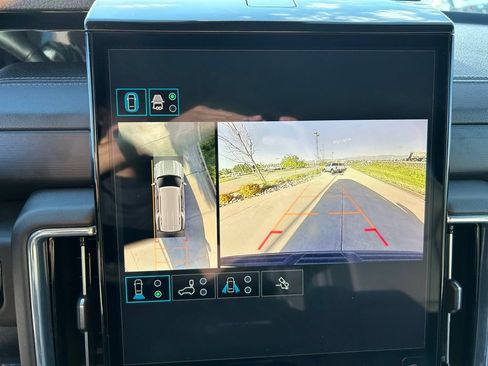 Used 2025 GMC Yukon Denali AWD/4WD image 21