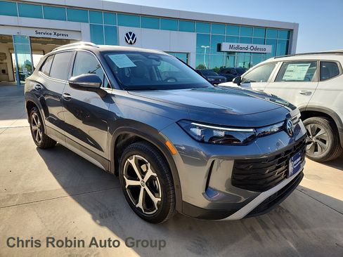 Certified 2025 Volkswagen Tiguan SE image 1