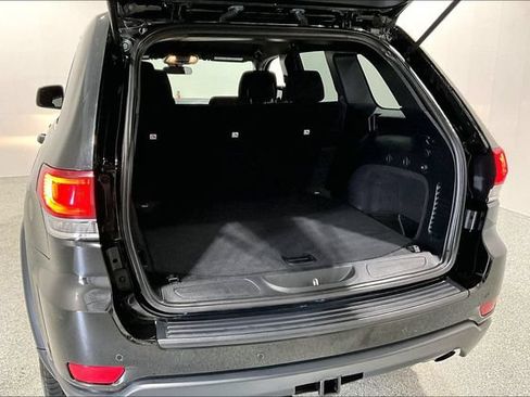 Used 2020 Jeep Grand Cherokee Laredo AWD/4WD image 46