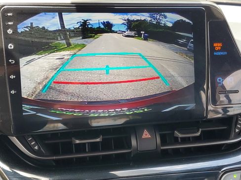 Used 2018 Toyota C-HR XLE image 25