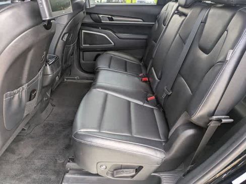 Used 2023 Kia Telluride LX AWD/4WD image 18